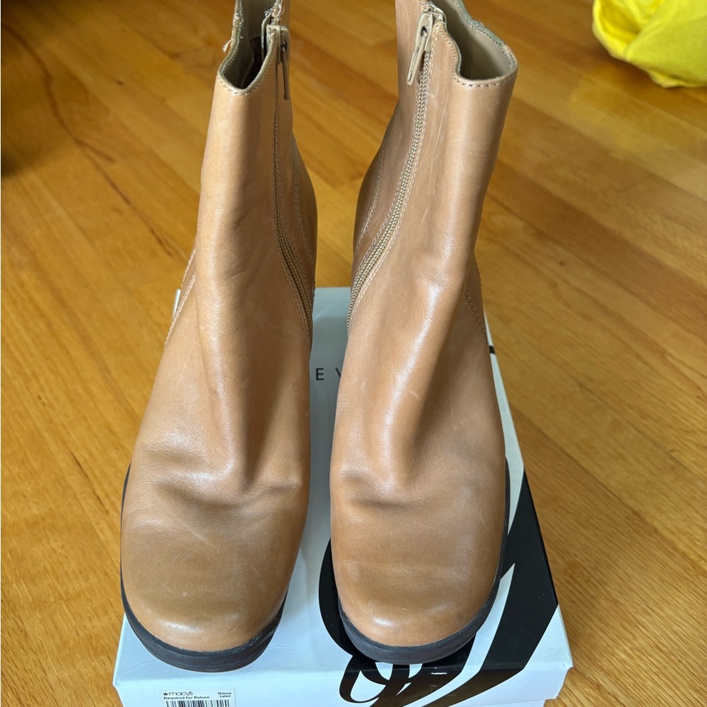 Kenneth Cole Reaction Tan Ankle Booties Sleek Leather
